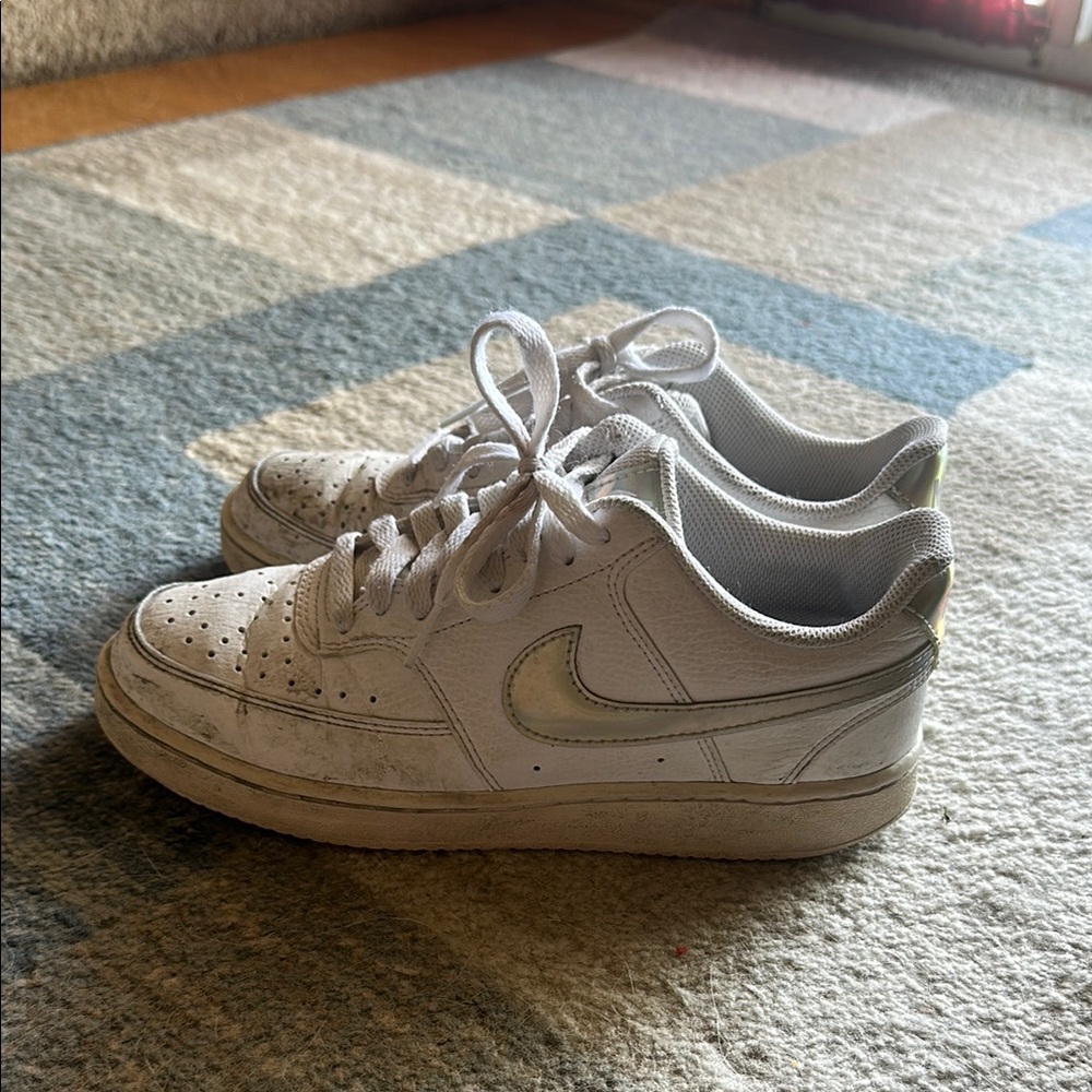 Nike Court Boroughs Low Iridescent Logo
